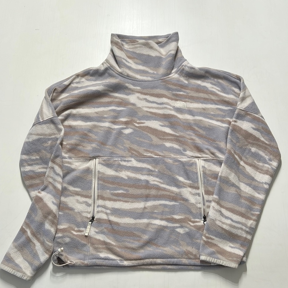 The North Face light weight fleece pullover. Excellent condition.